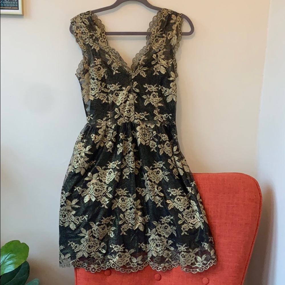 Madison Marcus Glimmer V Neck Dress Size Small